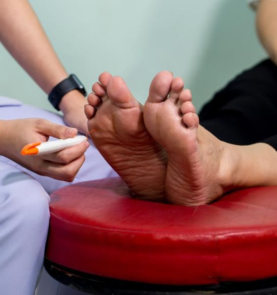 How Diabetic Foot Care Treatment Works